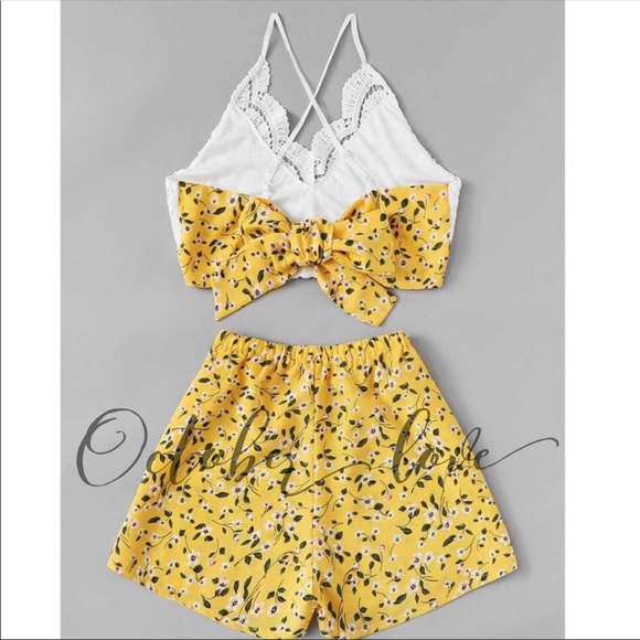 Yellow Floral Two Piece Set 🌼 - Picture 2 of 3